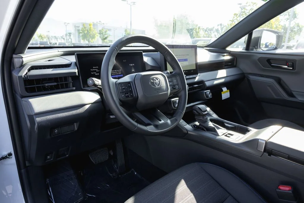 Used 2026 Ice Cap Toyota SE image 10