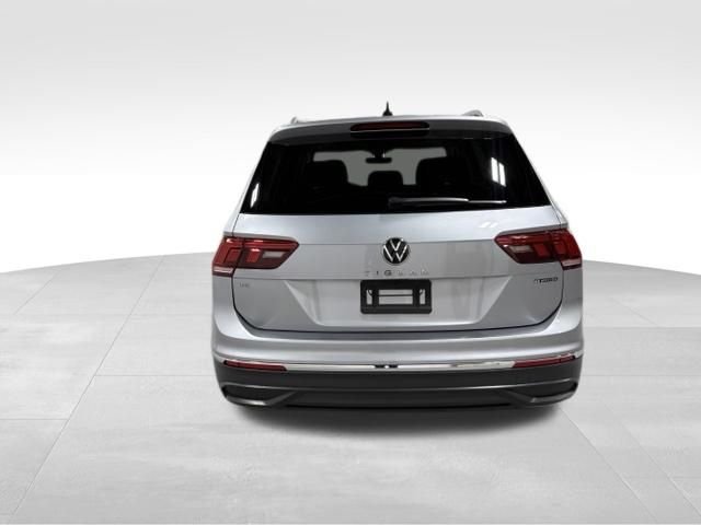 Certified Used 2022 Silver Volkswagen 2.0T SE image 6