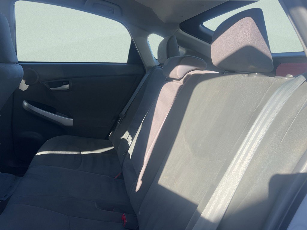 Used 2010 White Toyota V image 10