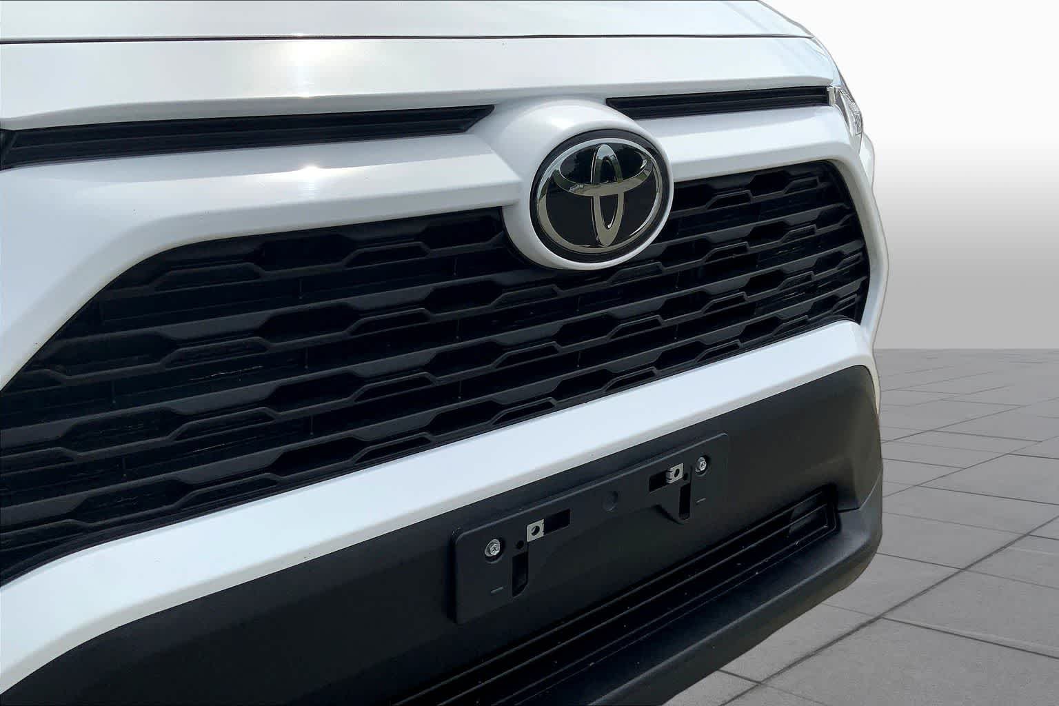 Used 2021 Super White Toyota XLE image 32