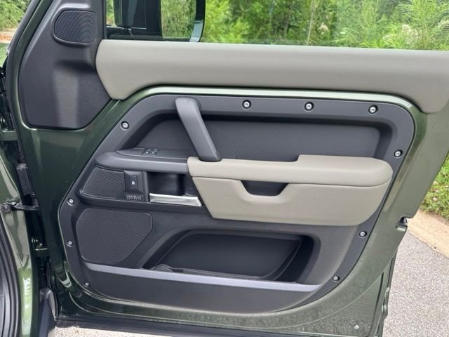 New 2026 Woolstone Green LAND ROVER X-Dynamic SE image 18