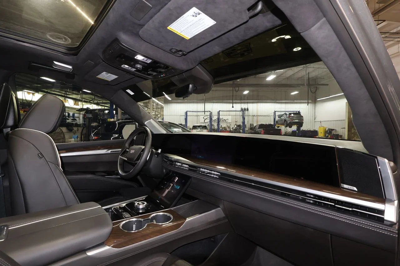 Used 2026 Argent Silver Metallic Cadillac Platinum Sport image 30
