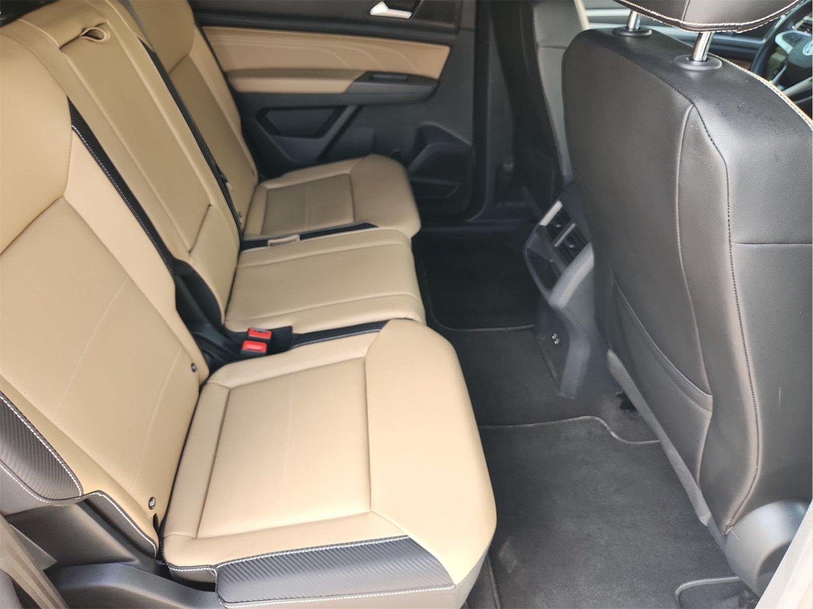 2021 Volkswagen Atlas Cross Sport 3.6L V6 SE w/Technology R-Line White at AutoNation USA Katy