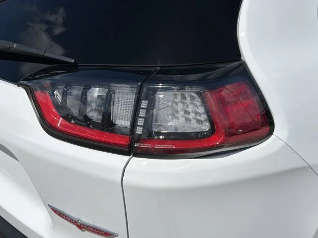 Used 2022 White Jeep Trailhawk image 9