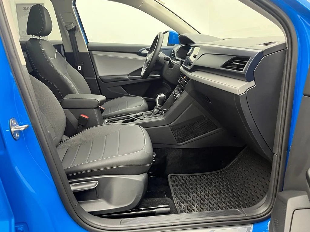 Used 2024 Blue Volkswagen 1.5T SE image 33