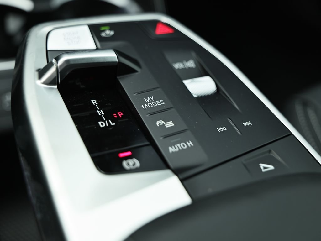 New 2026 Black Sapphire Metallic BMW xDrive28i image 38