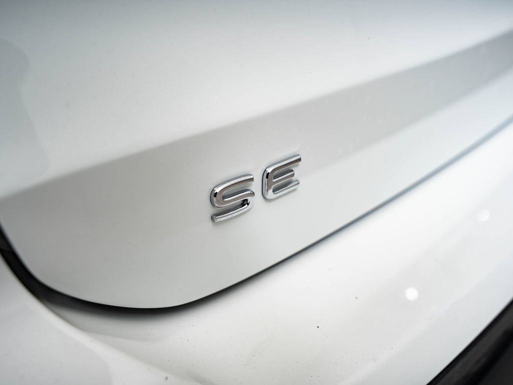 Used 2023 Pure White Volkswagen 1.5T SE image 21