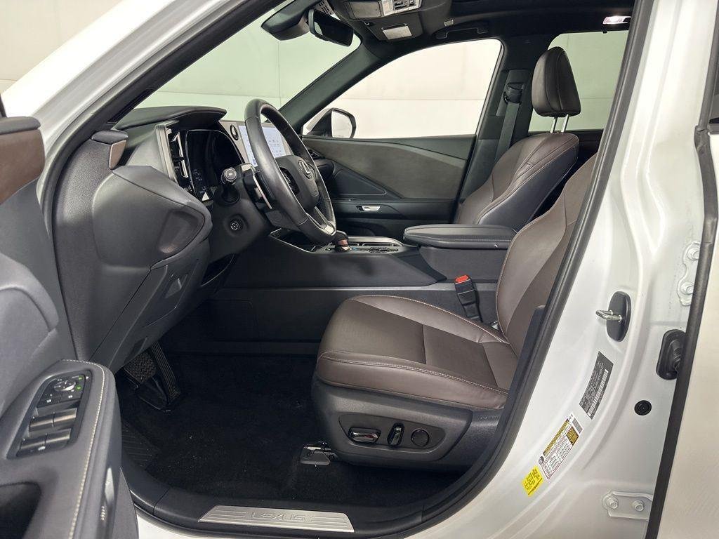 Used 2025 Pearl Lexus 350 Premium image 23