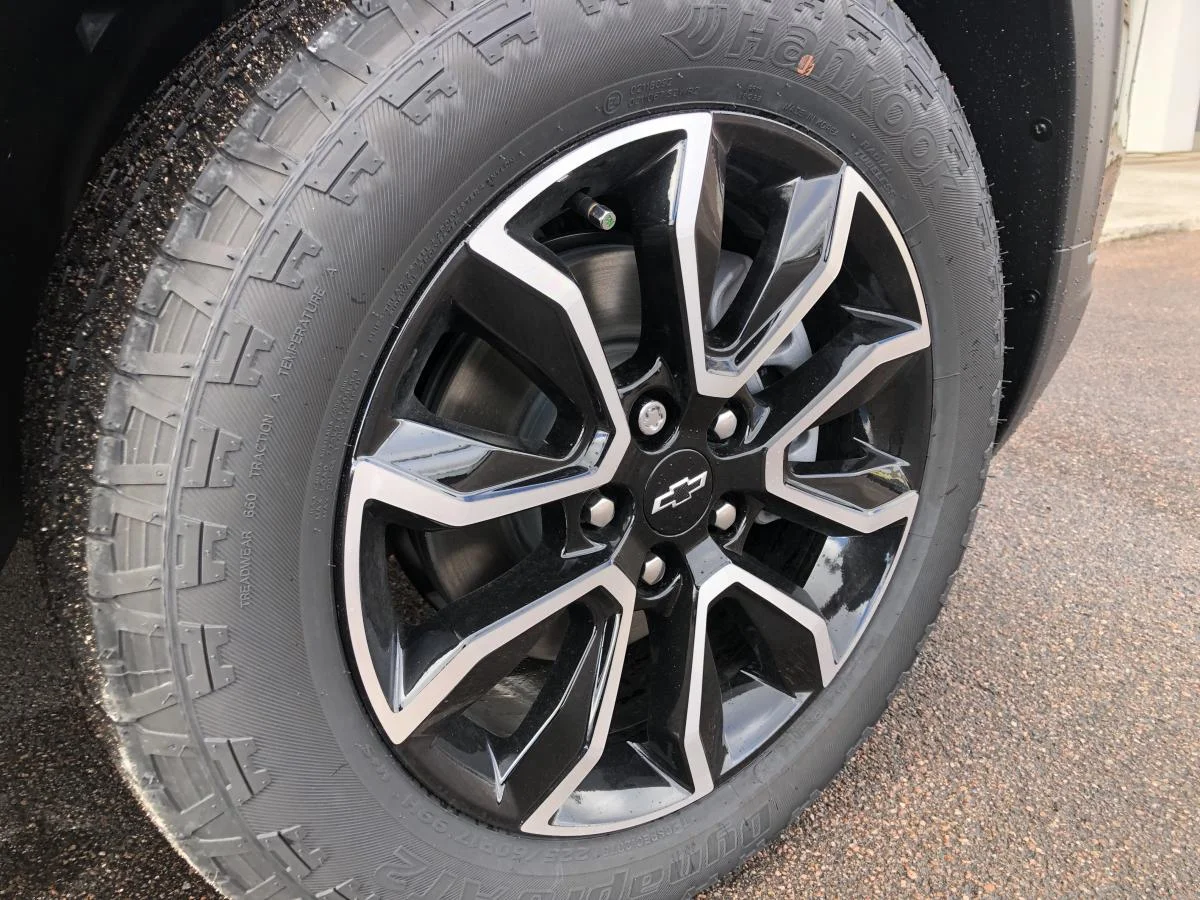 New 2026 Black Chevrolet Awd 4dr Activ image 9