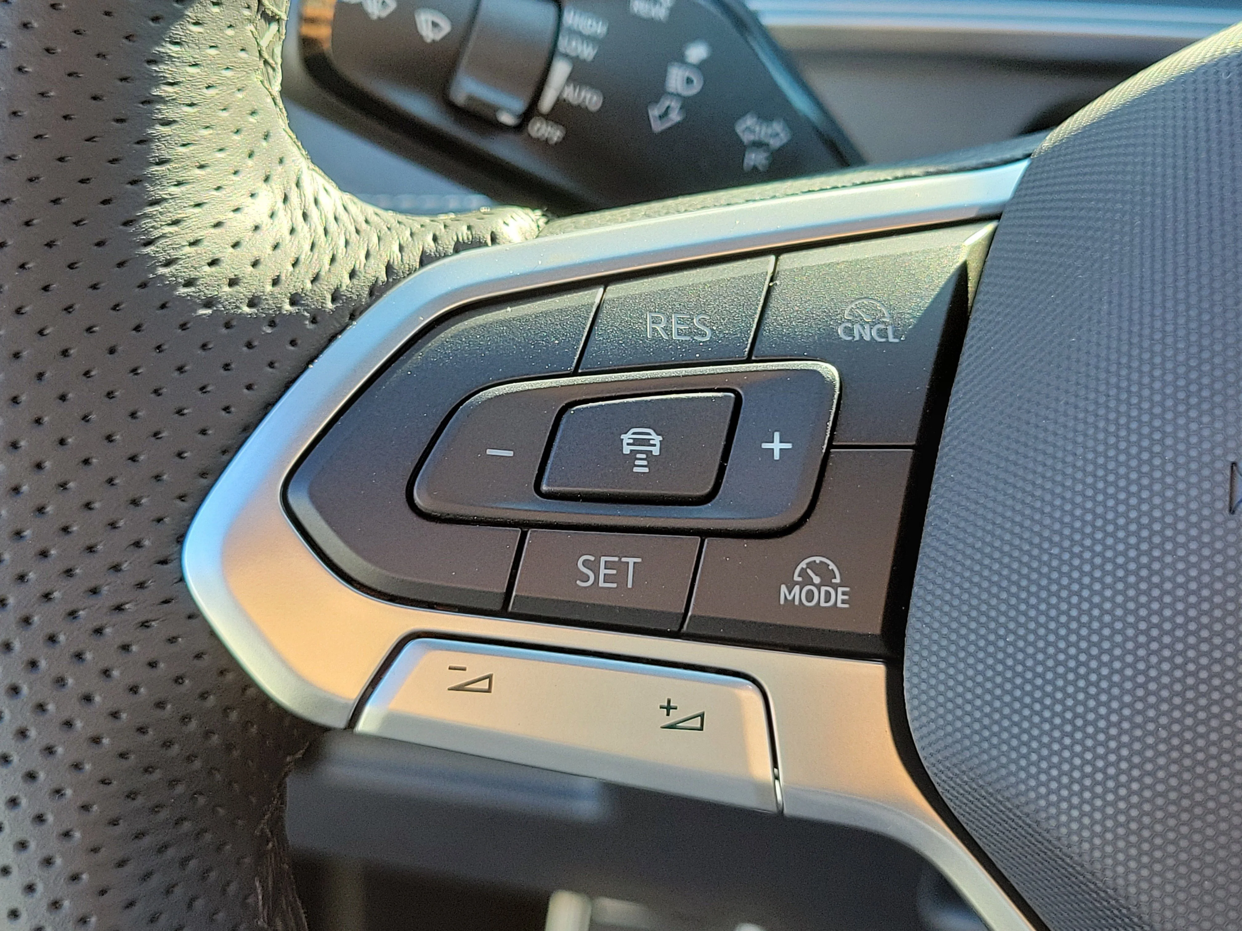 2026 Volkswagen Tiguan SE R-LINE BLACK - Photo 24