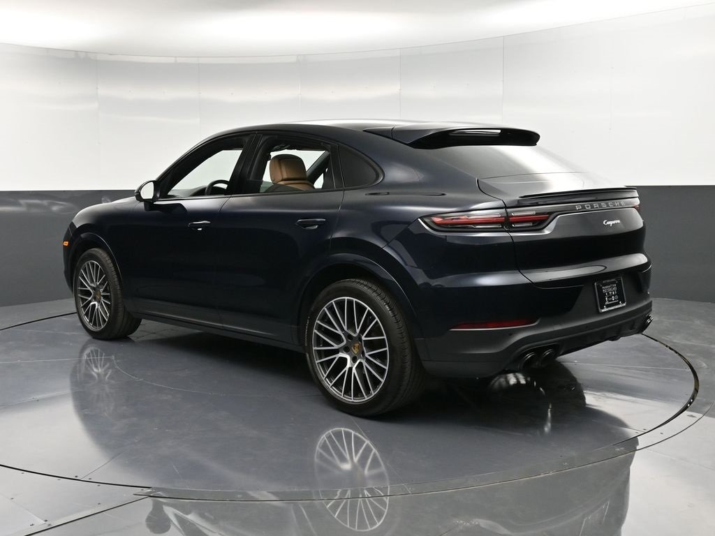 2022 Porsche Cayenne Coupe photo 2