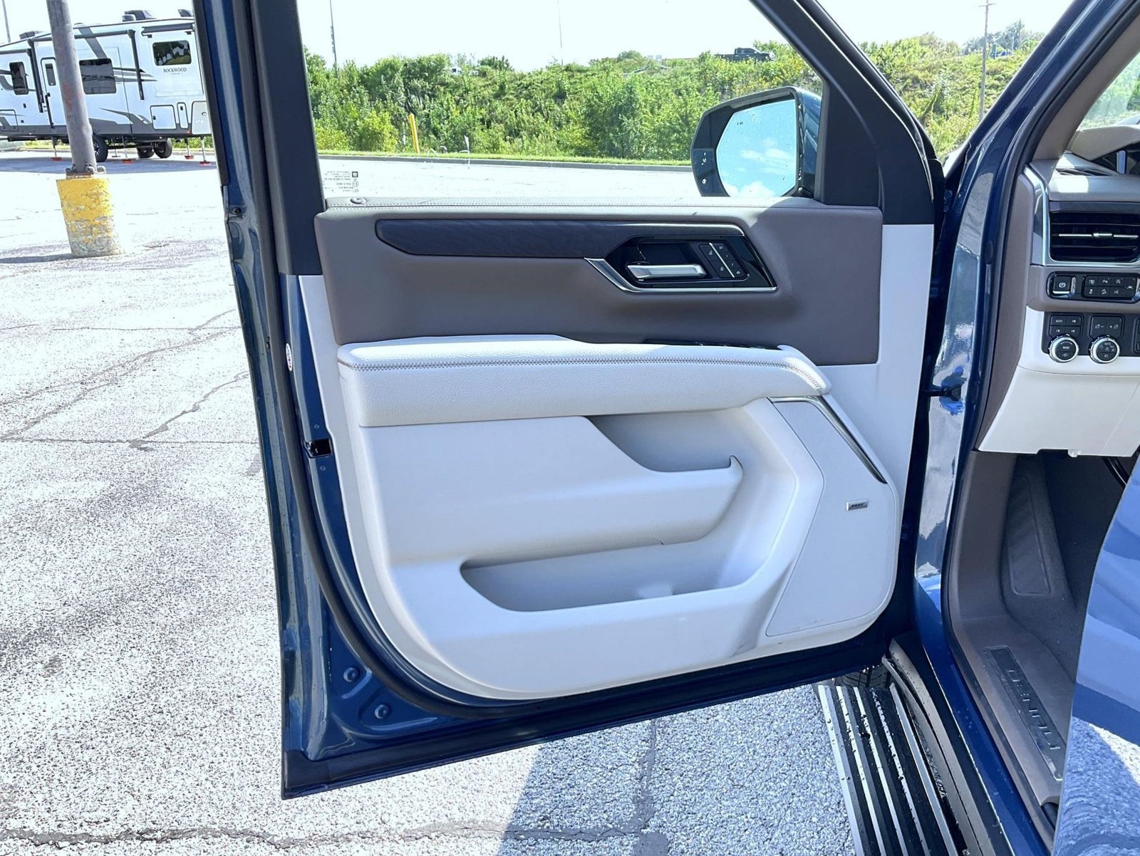 2026 GMC Yukon XL Denali - Photo 9