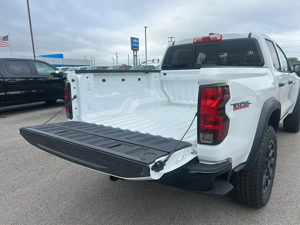 New 2026 Summit White Chevrolet Trail Boss image 9
