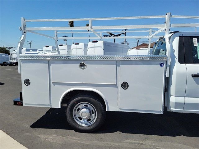 2025 Ford F-350 Super Duty Chassis Cab XL - Photo 12