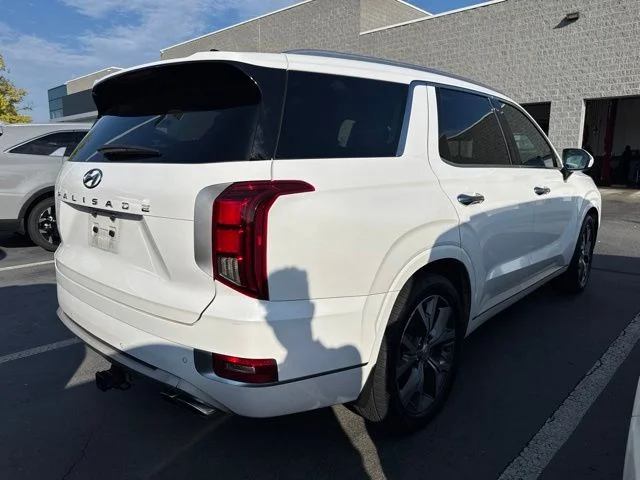 Used 2022 White Hyundai Limited image 4