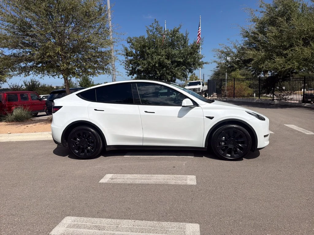 Used 2023  Tesla Standard Range image 11