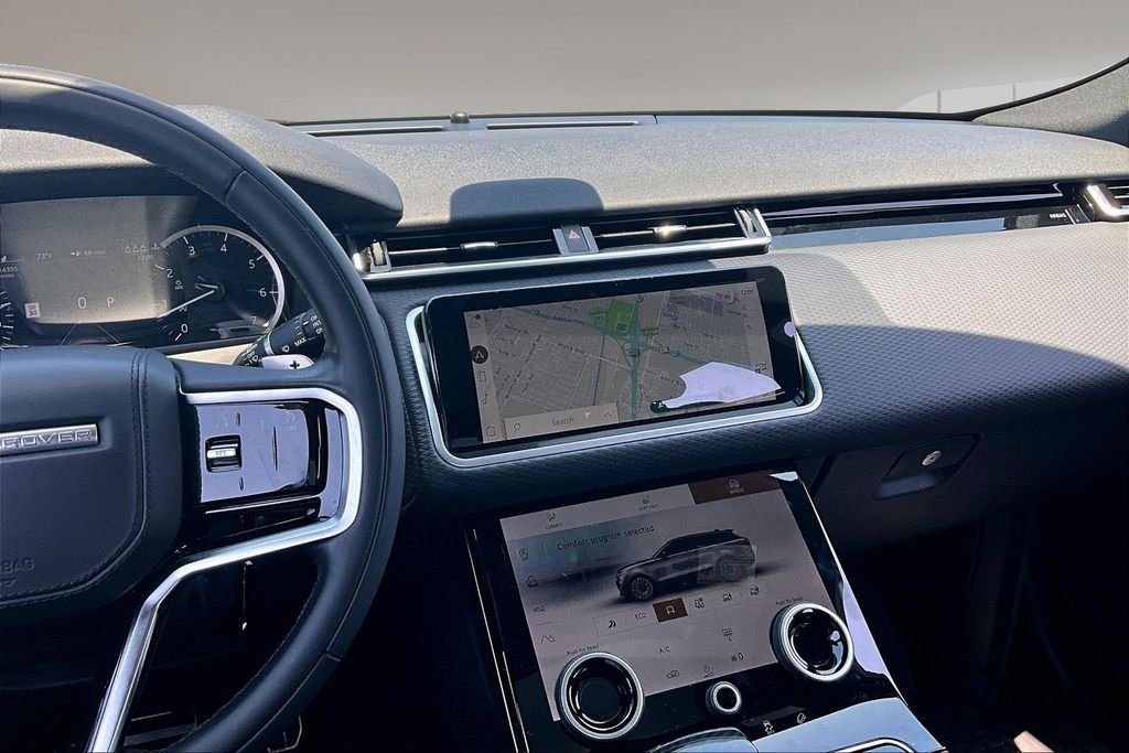 Certified Used 2023  Land Rover R-Dynamic S MHEV image 9