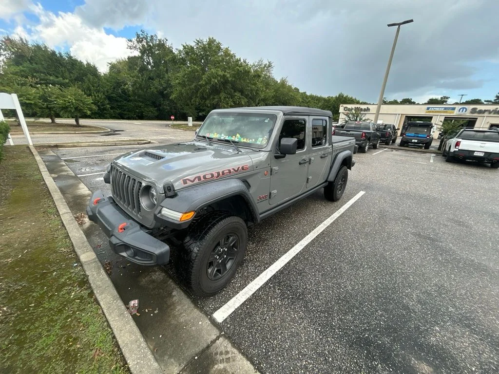 Used 2021 Gray Jeep Mojave image 1