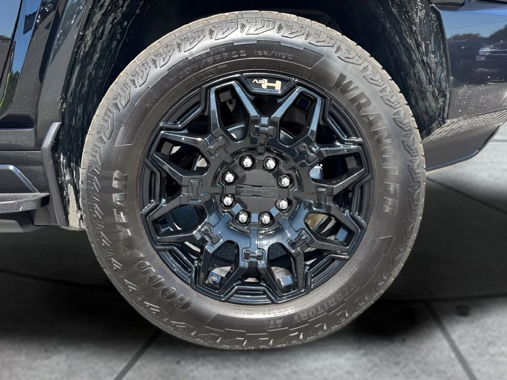 Used 2024 Black GMC 2X image 34
