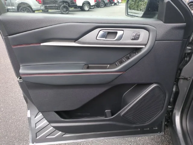 Used 2025 Gray Ford ST-Line image 12