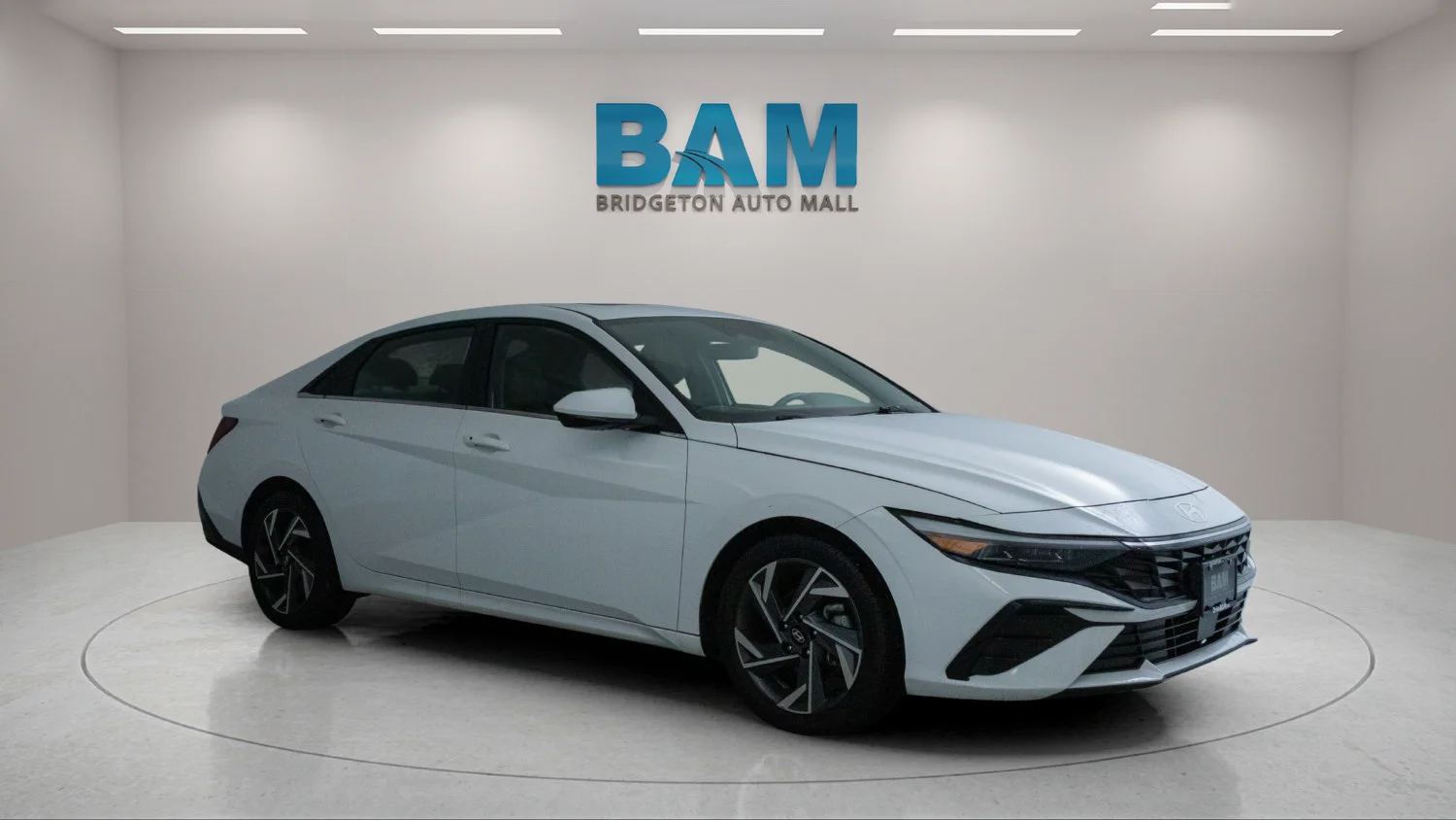 Used 2025 White Hyundai SEL Convenience image 1