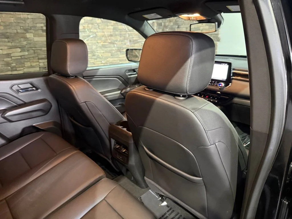 Used 2024 Onyx Black GMC Elevation image 31