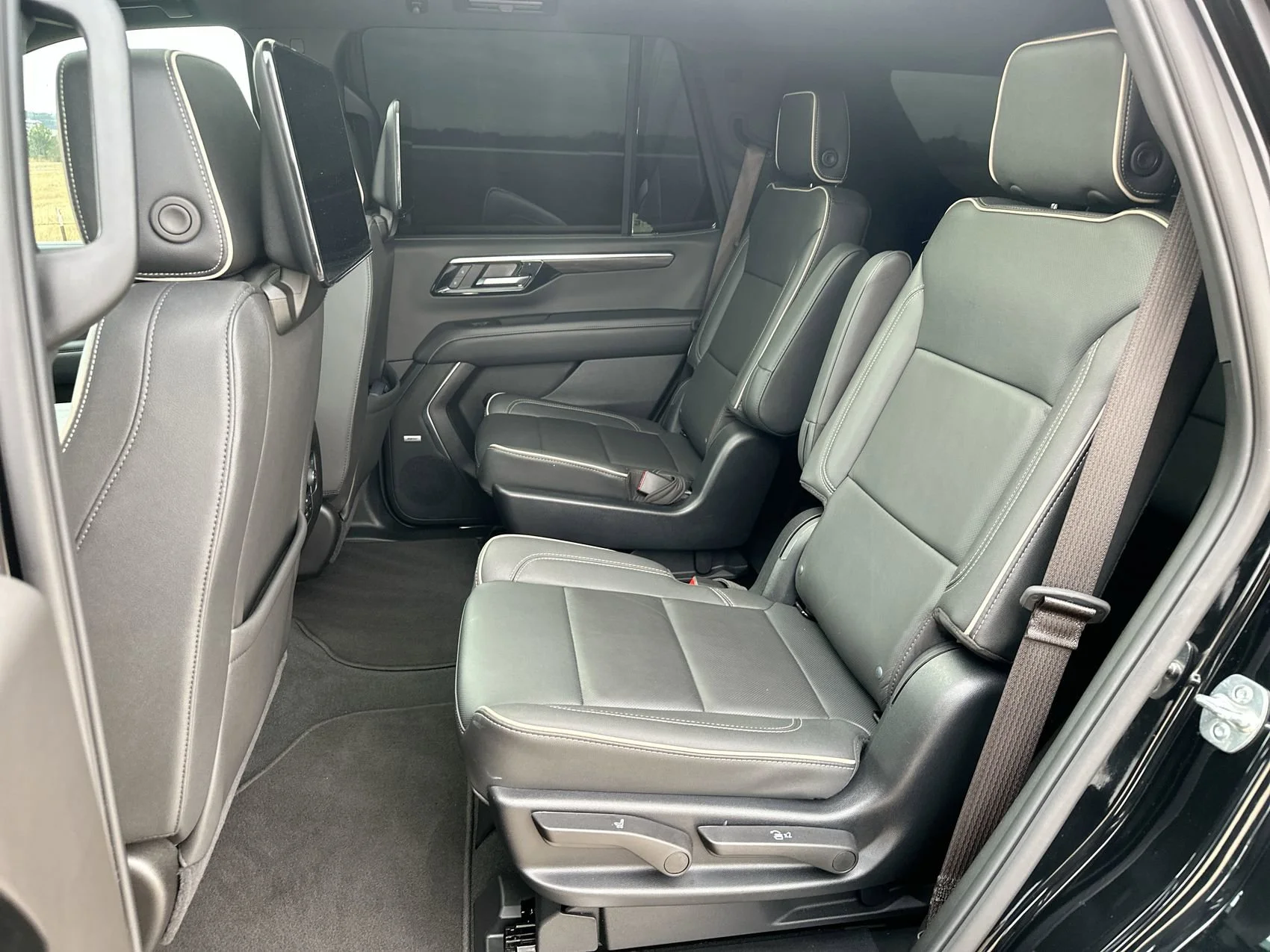 Used 2025 Black Chevrolet Premier image 22