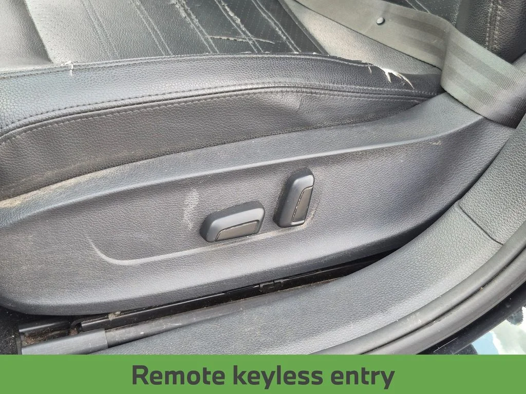 Used 2013 Black Volkswagen SEL image 18