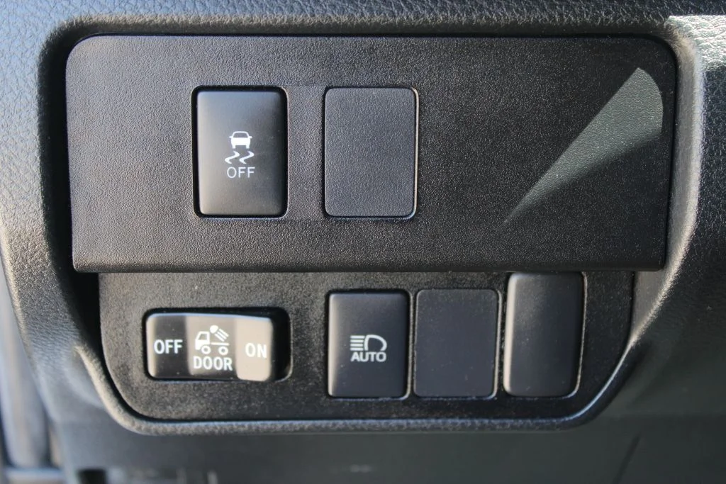 Used 2022 White Toyota SR5 image 26