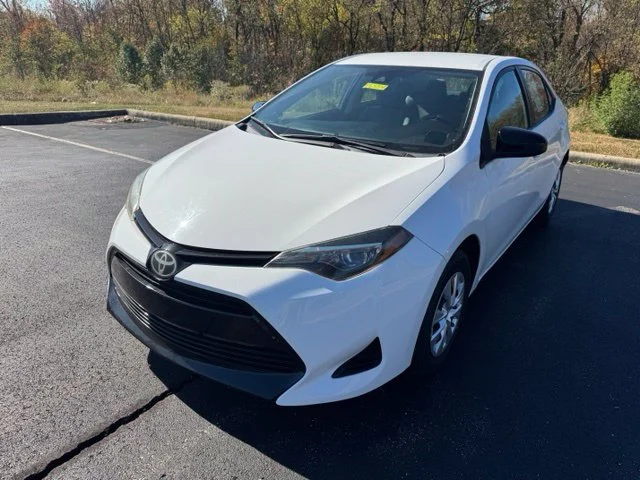 Used 2017 White Toyota L image 7
