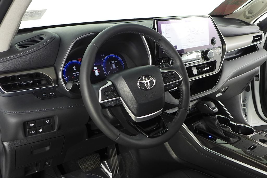 Used 2023 Pearl Toyota Limited image 31