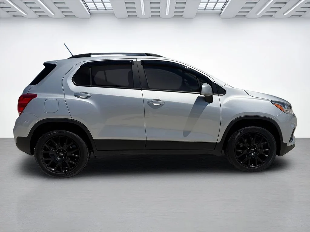 Used 2022 Chevrolet Trax LT with VIN KL7CJPSM3NB557111 for sale in Brownsville, TX