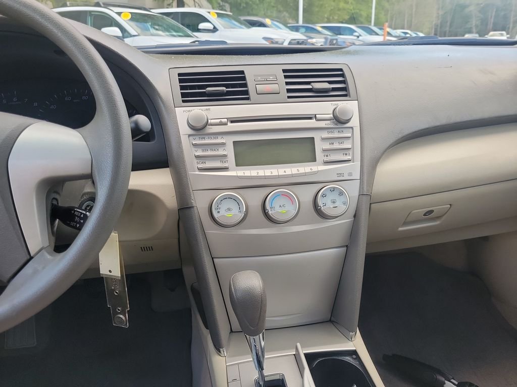 Used 2011 Gray Toyota LE image 19