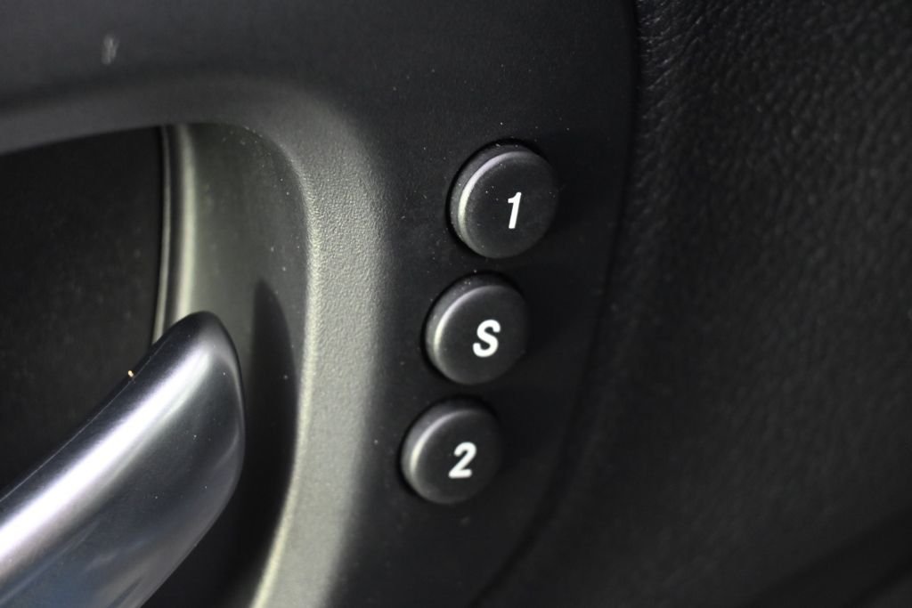 Used 2019 Blue Jeep Limited image 23