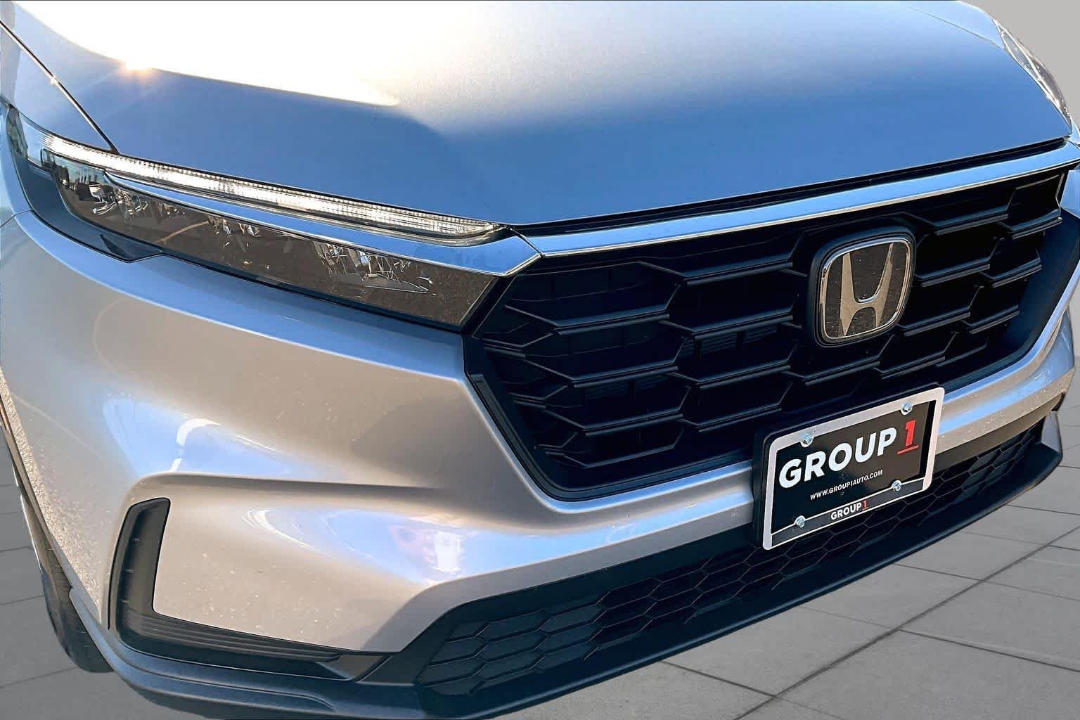 Used 2026 Solar Silver Metallic Honda LX image 31