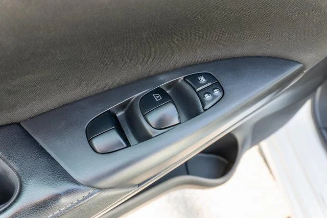 Used 2019 White Nissan S image 19