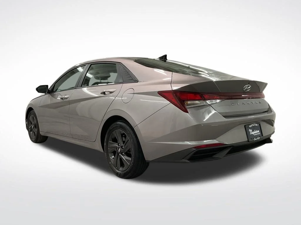 Used 2023 Fluid Metal Hyundai SEL image 2