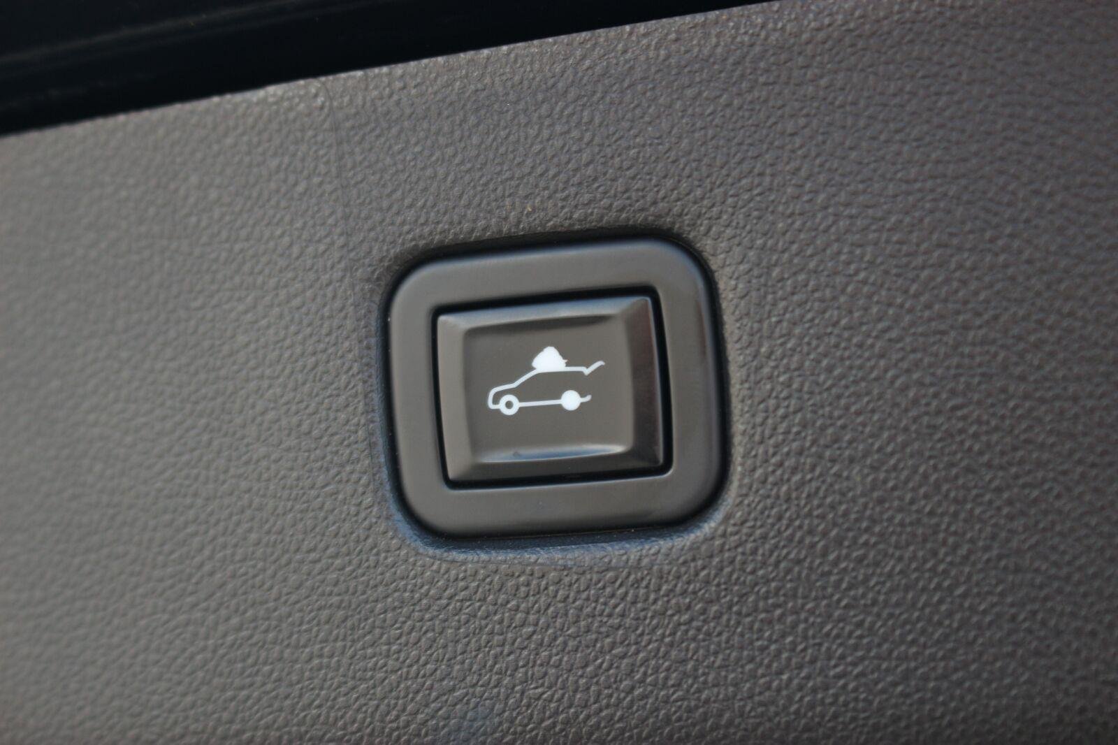 Used 2020 BLACK Chevrolet Premier image 13