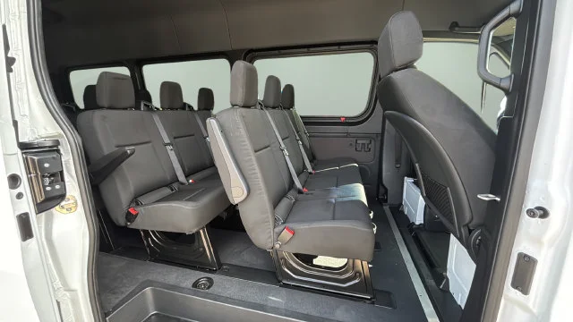Used 2025  Mercedes-Benz NA image 42