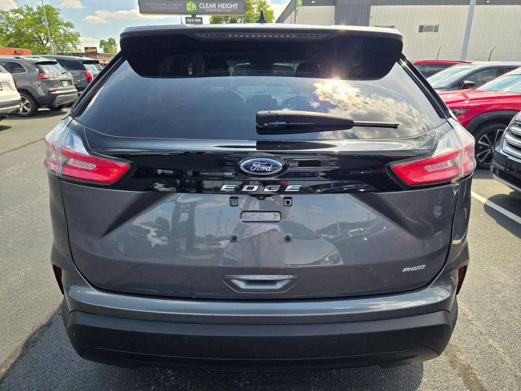 Used 2022 Gray Ford SE image 10