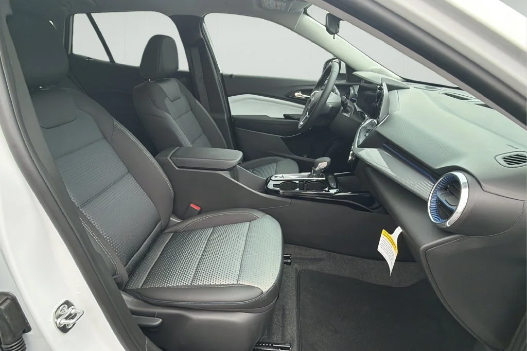 New 2026 Summit White Chevrolet LT image 15