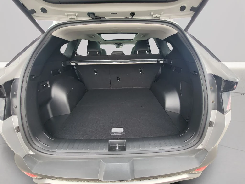 Used 2024 Shimmering Silver Hyundai Limited image 24