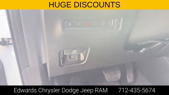 New 2026 Bright White Clear-Coat Exterior Paint Jeep Limited image 15