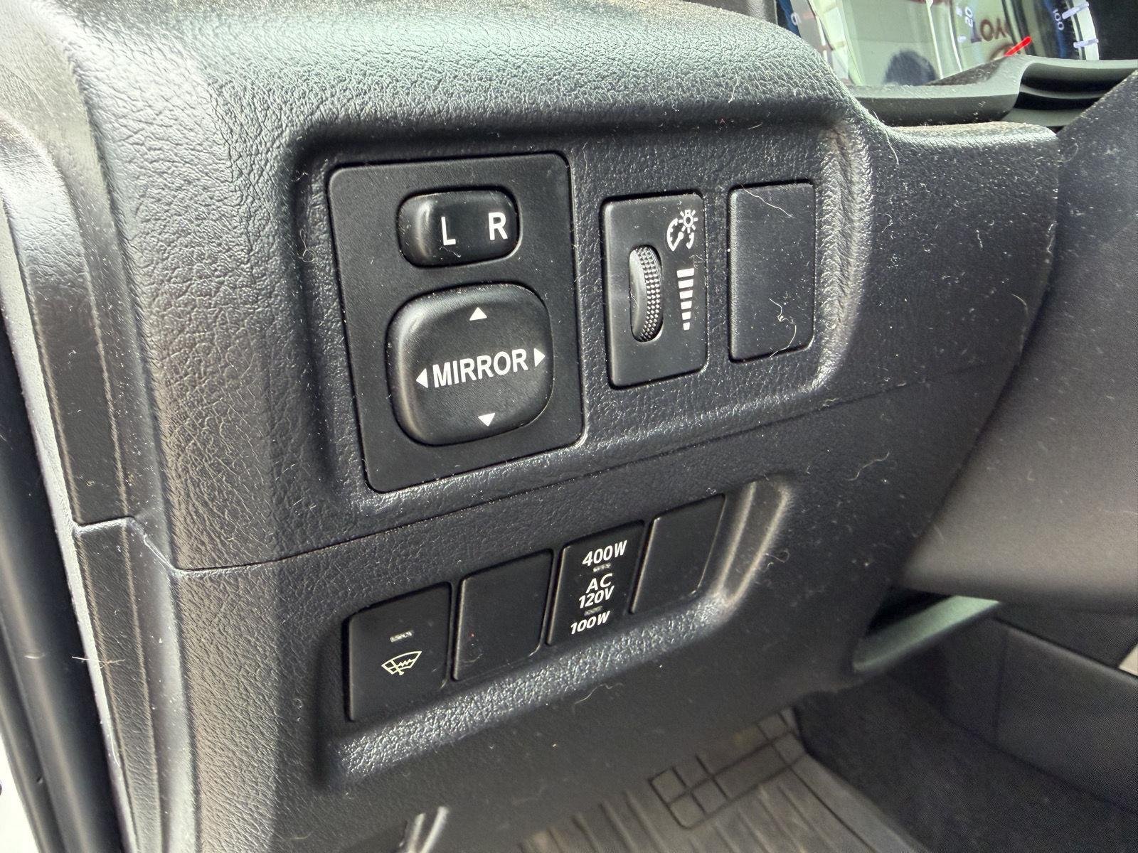 Used 2017 Super White Toyota SR5 image 30