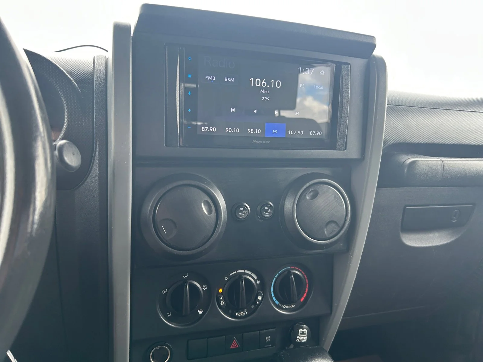 Used 2009 Jeep Green Metallic Jeep X image 19