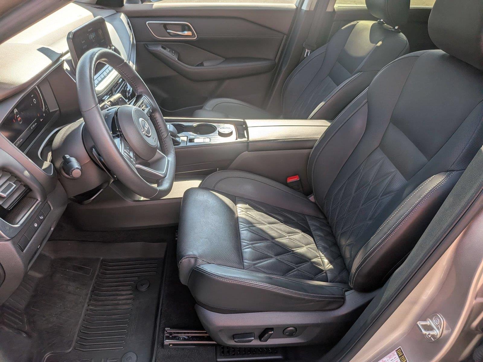 Used 2023 Champagne Silver Metallic Nissan Platinum image 18