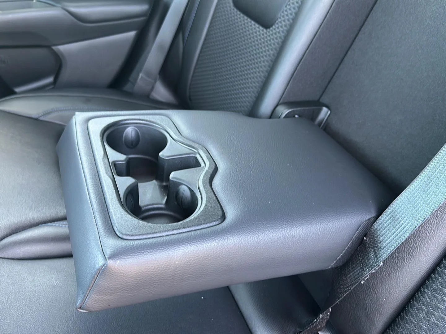New 2026 Silver Zynith Metallic Clearcoat Jeep Latitude Altitude image 26