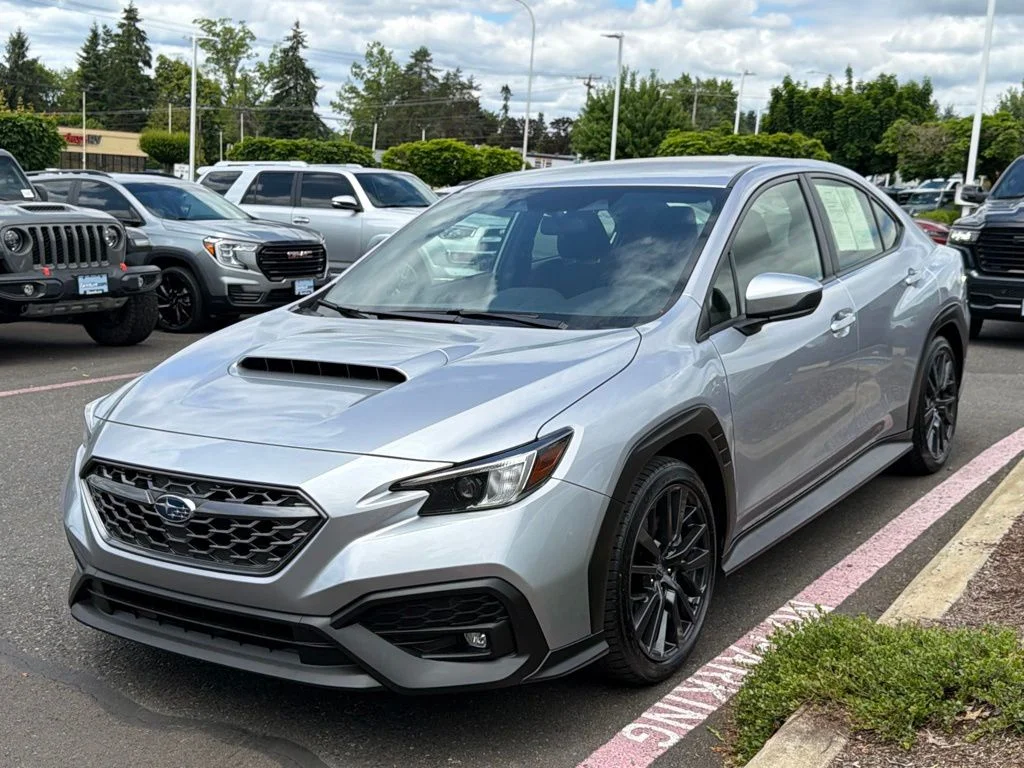 Used 2024 Ice Silver Metallic Subaru Premium image 4