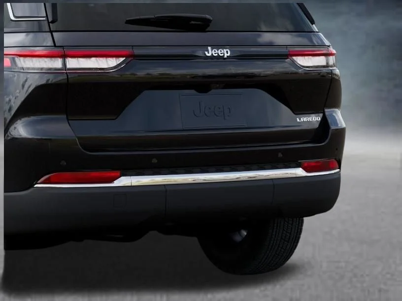 New 2026 Diamond Black Crystal Pearl-Coat Exterior Paint Jeep Laredo X image 13