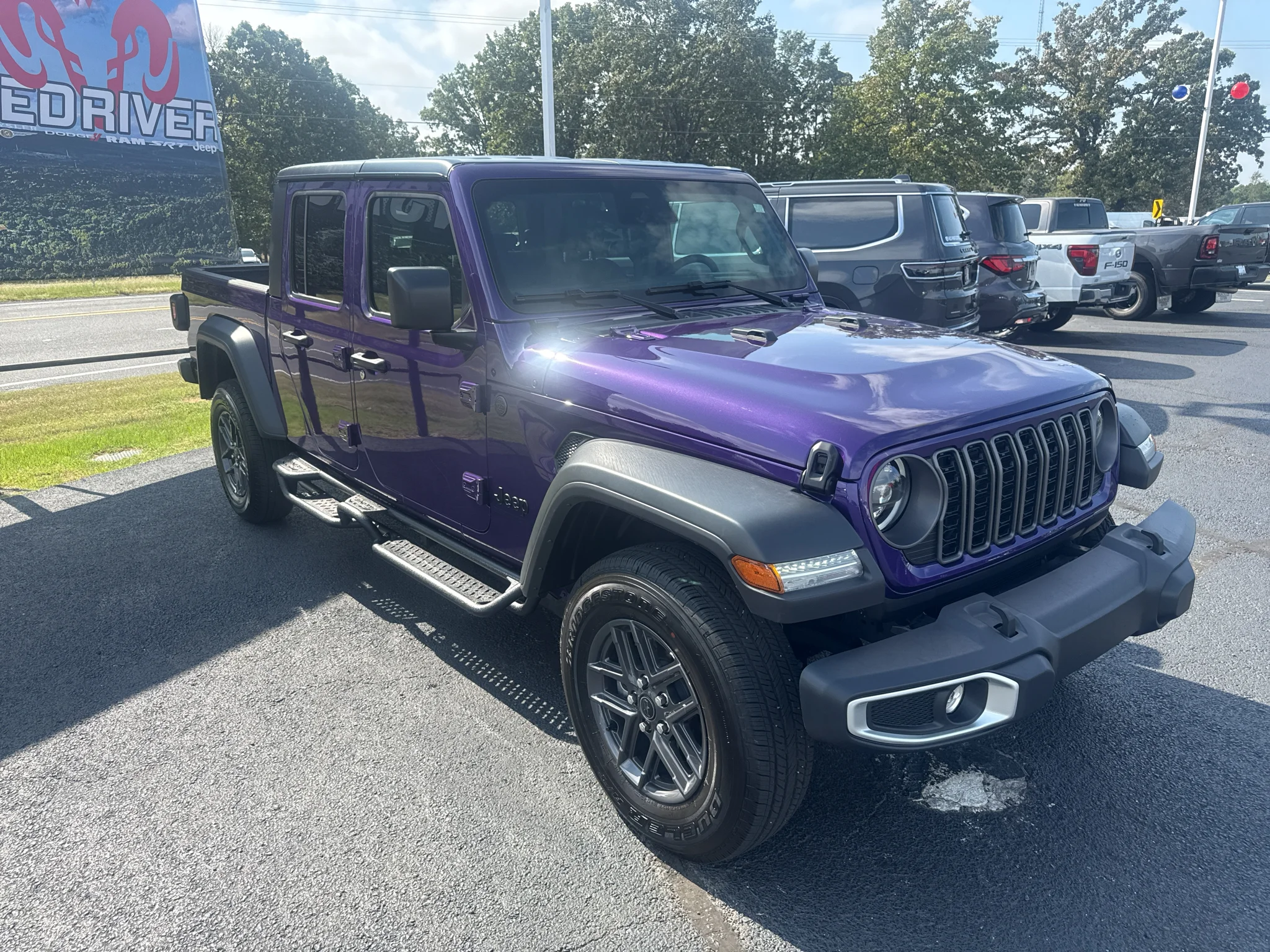 Used 2026 Reign Jeep Sport S image 3